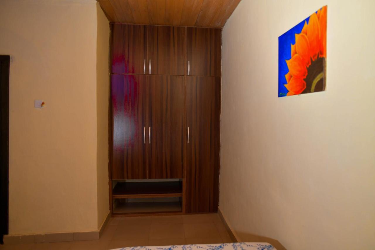 Living Green Apartments Airport Pick Up Бенин Сити Екстериор снимка