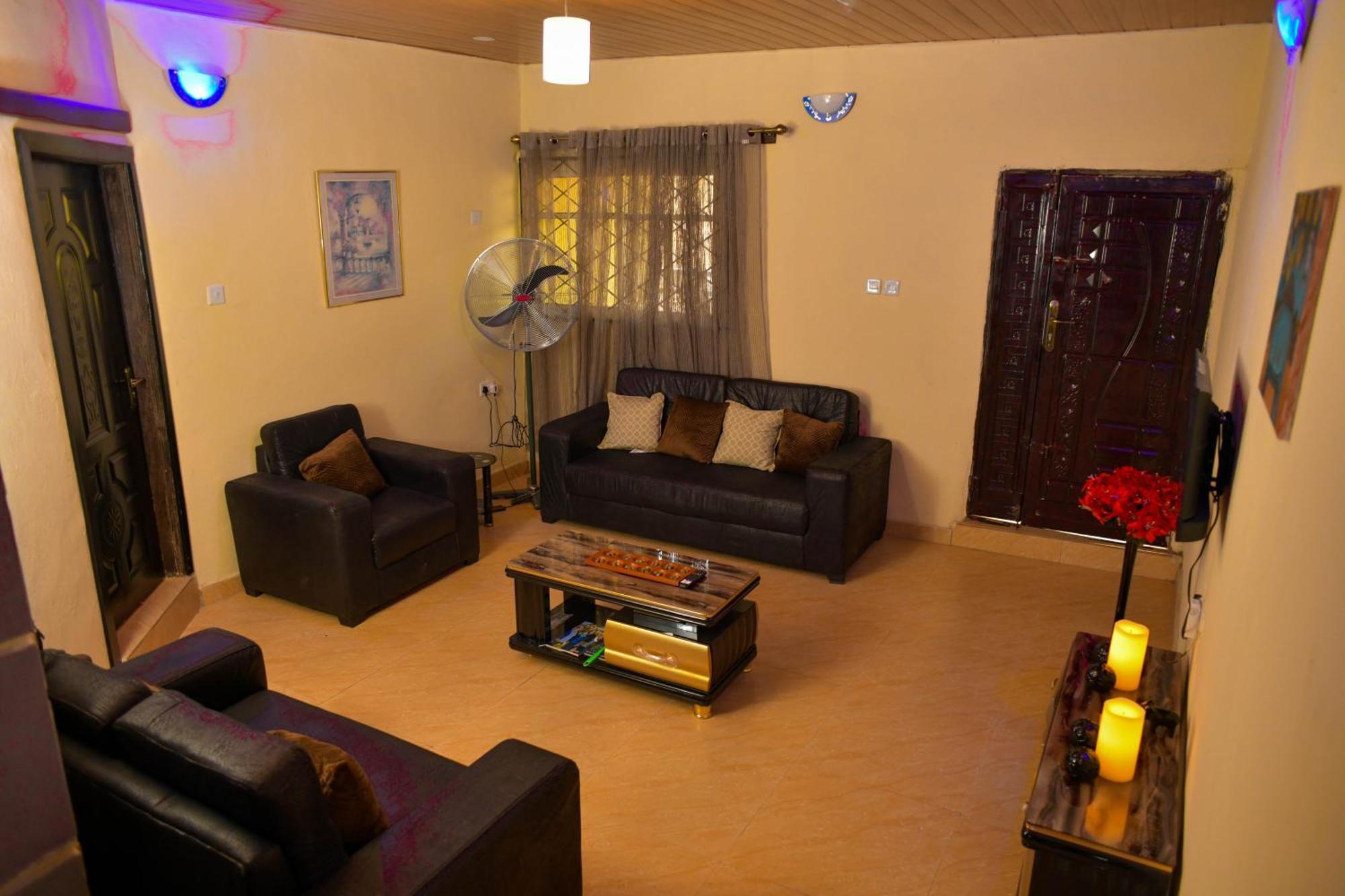 Living Green Apartments Airport Pick Up Бенин Сити Екстериор снимка