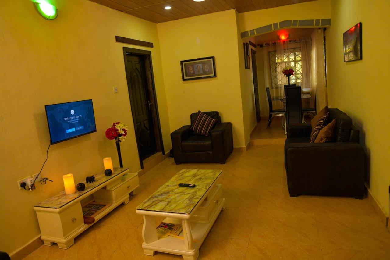 Living Green Apartments Airport Pick Up Бенин Сити Екстериор снимка