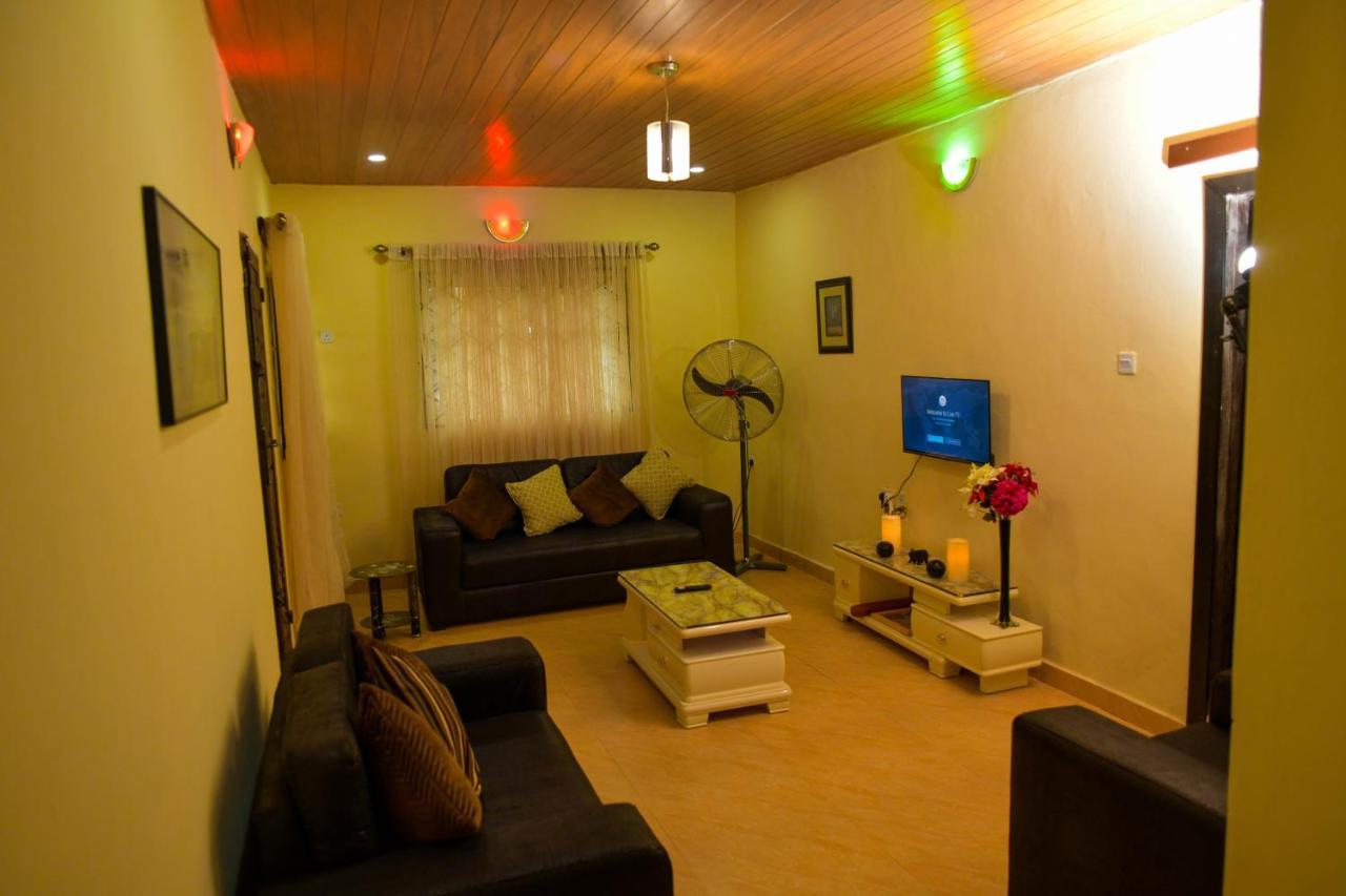 Living Green Apartments Airport Pick Up Бенин Сити Екстериор снимка