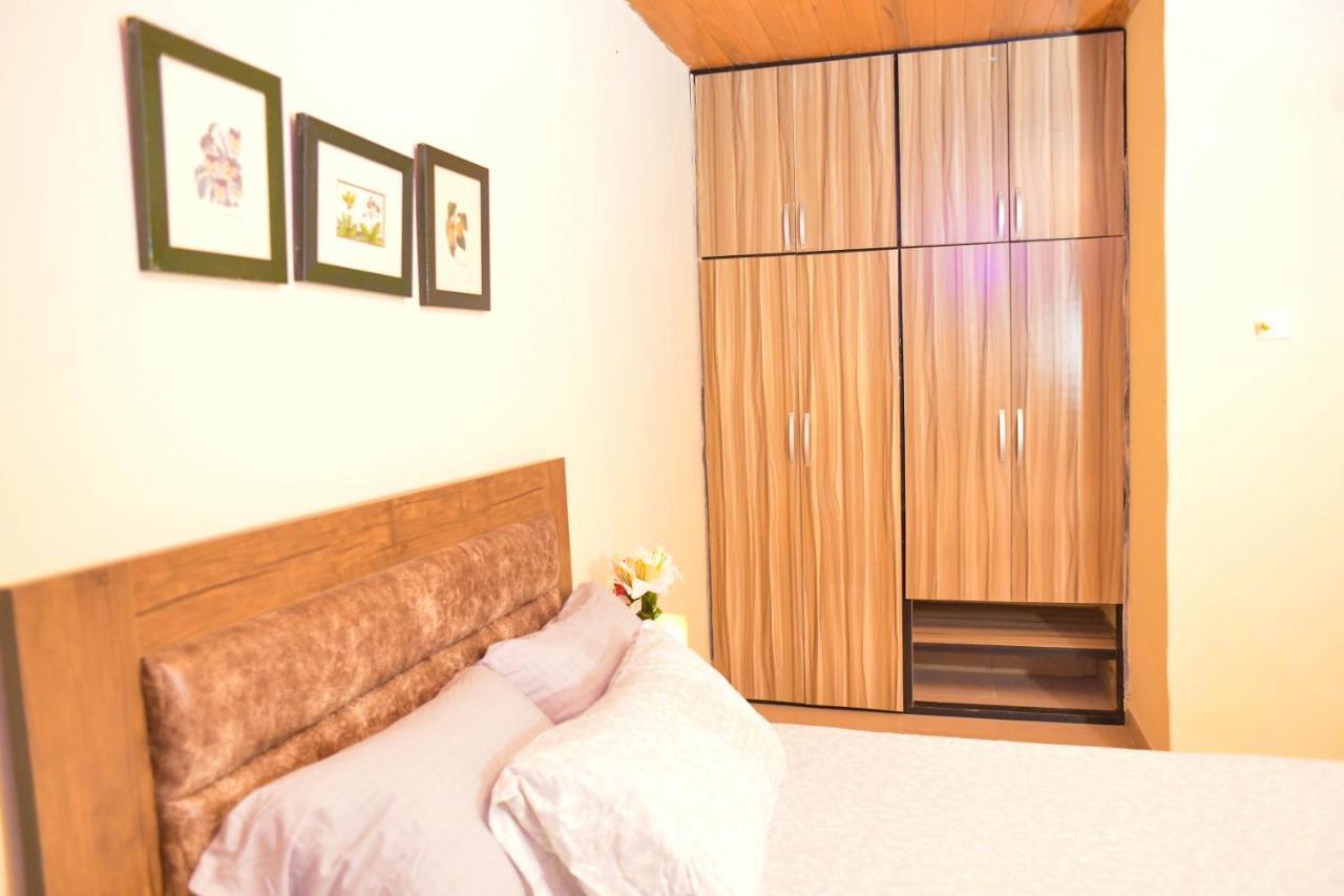 Living Green Apartments Airport Pick Up Бенин Сити Екстериор снимка