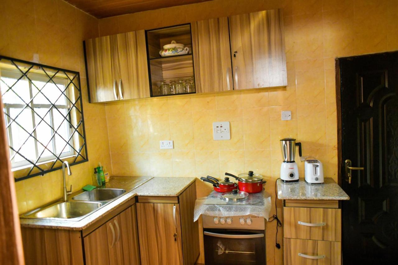 Living Green Apartments Airport Pick Up Бенин Сити Екстериор снимка