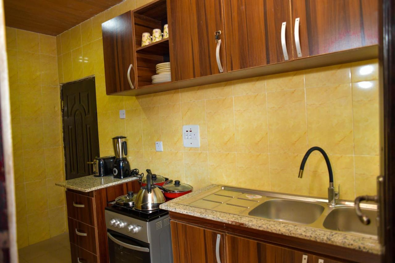 Living Green Apartments Airport Pick Up Бенин Сити Екстериор снимка