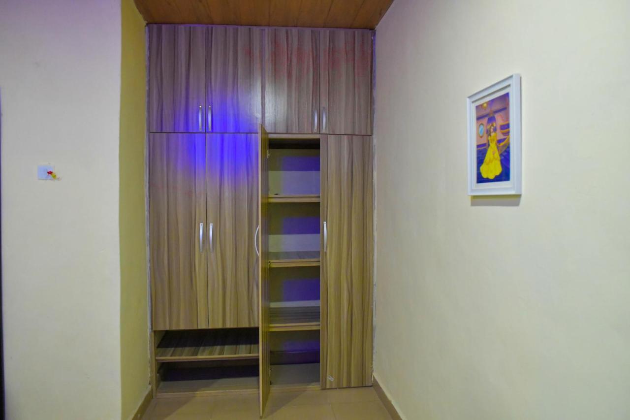 Living Green Apartments Airport Pick Up Бенин Сити Екстериор снимка